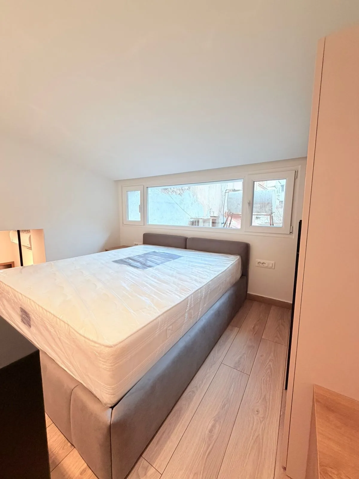 JEPET ME QERA GARSONIERE PRANVERA, DURRES 12