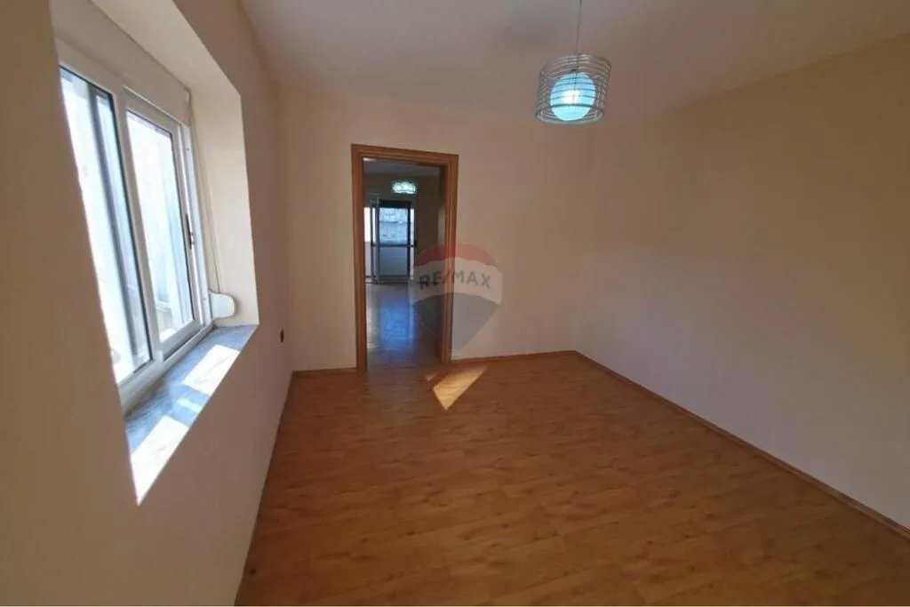 Apartament - Për Shitje - Tregu I Medresesë, Tiranë 8