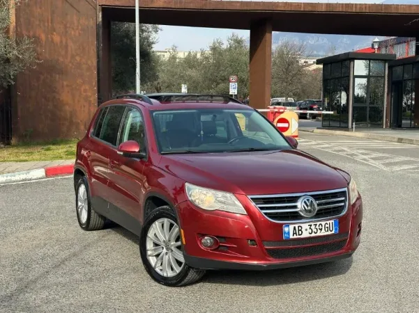 Tirane, shes SUV VOLKSWAGEN TIGUAN 2.0 Benzin+Gaz, vishnje Klima 190.000 km