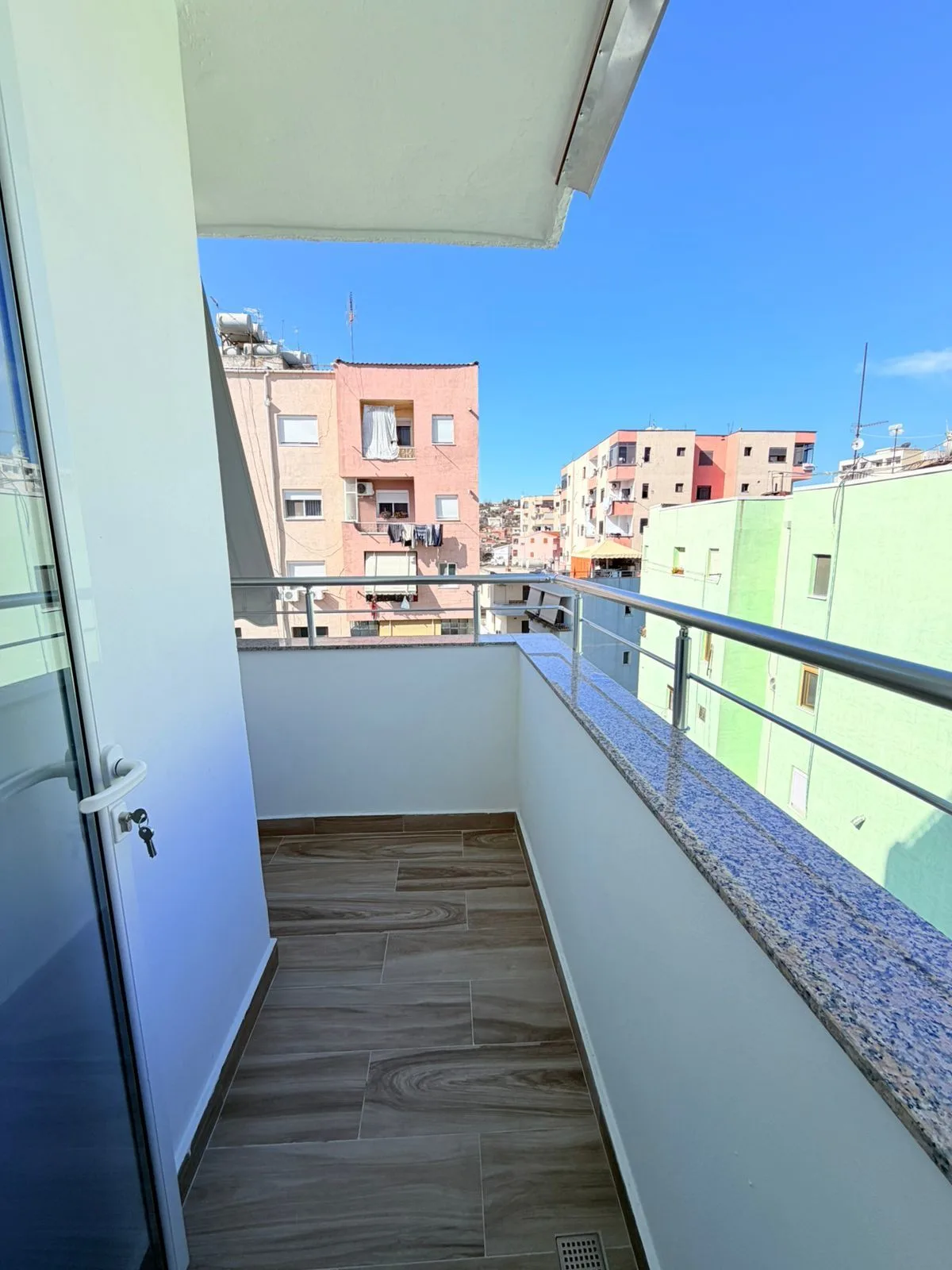 JEPET ME QERA APARTAMENT 2+1 PRANE MUZEUMIT, DURRES 15