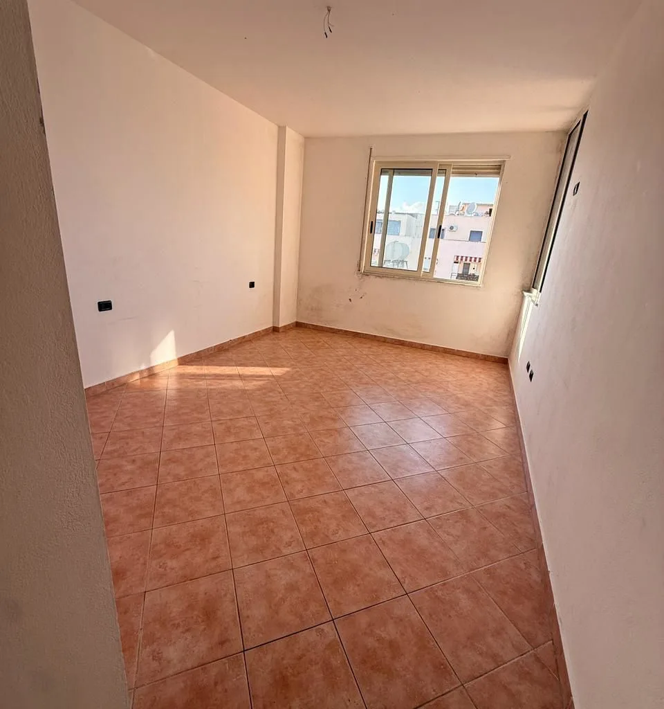 SHITET APARTAMENT 2+1 HOTEL ANTALYA PLAZH, DURRES 3