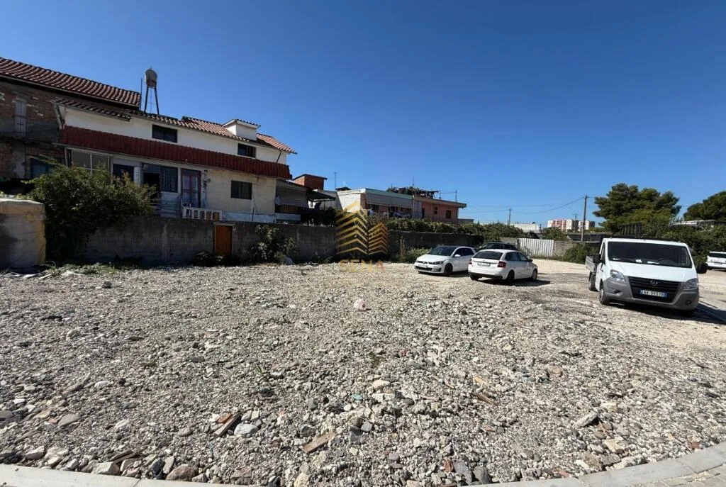 Jepet me qira Toke 450m², Laprake -Unaza e Madhe, 600 Euro 4