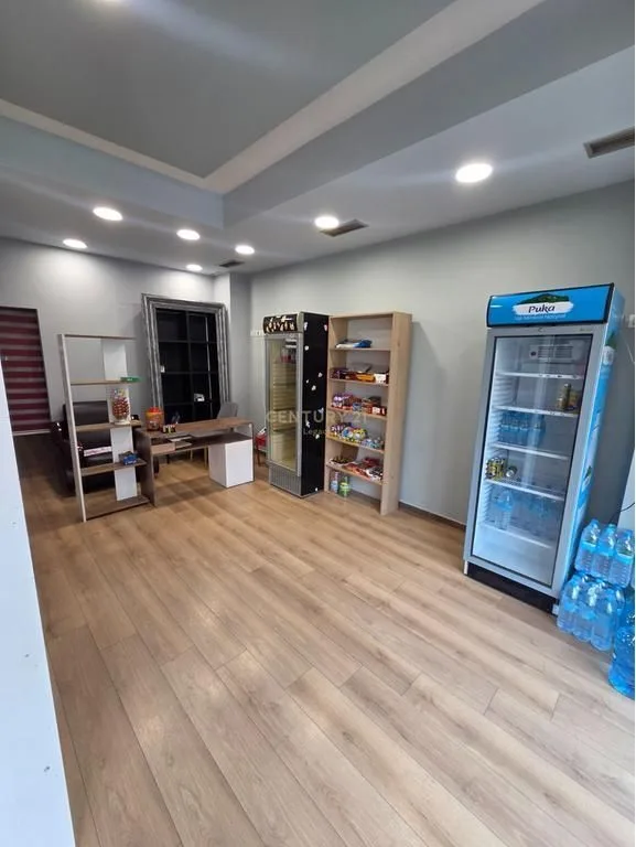 Jepet me qira ambient biznesi – Dyqan në zonën e Freskut 2