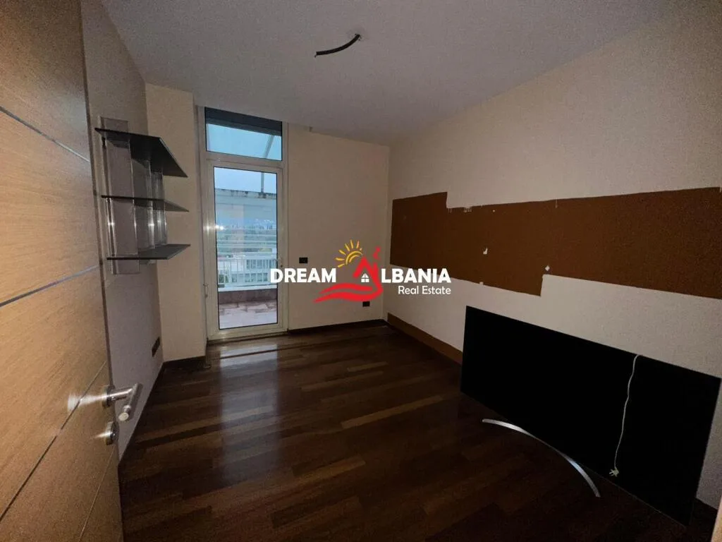 Ambient Zyre për Qira – Bulevardi “Dëshmorët e Kombit”, pranë Presidencës 7