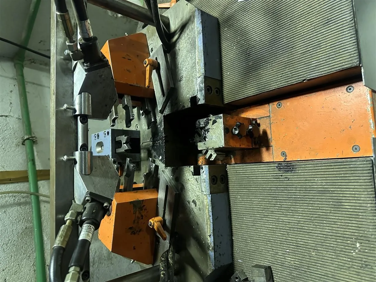 Vegla per dyer dhe dritare alumini 6