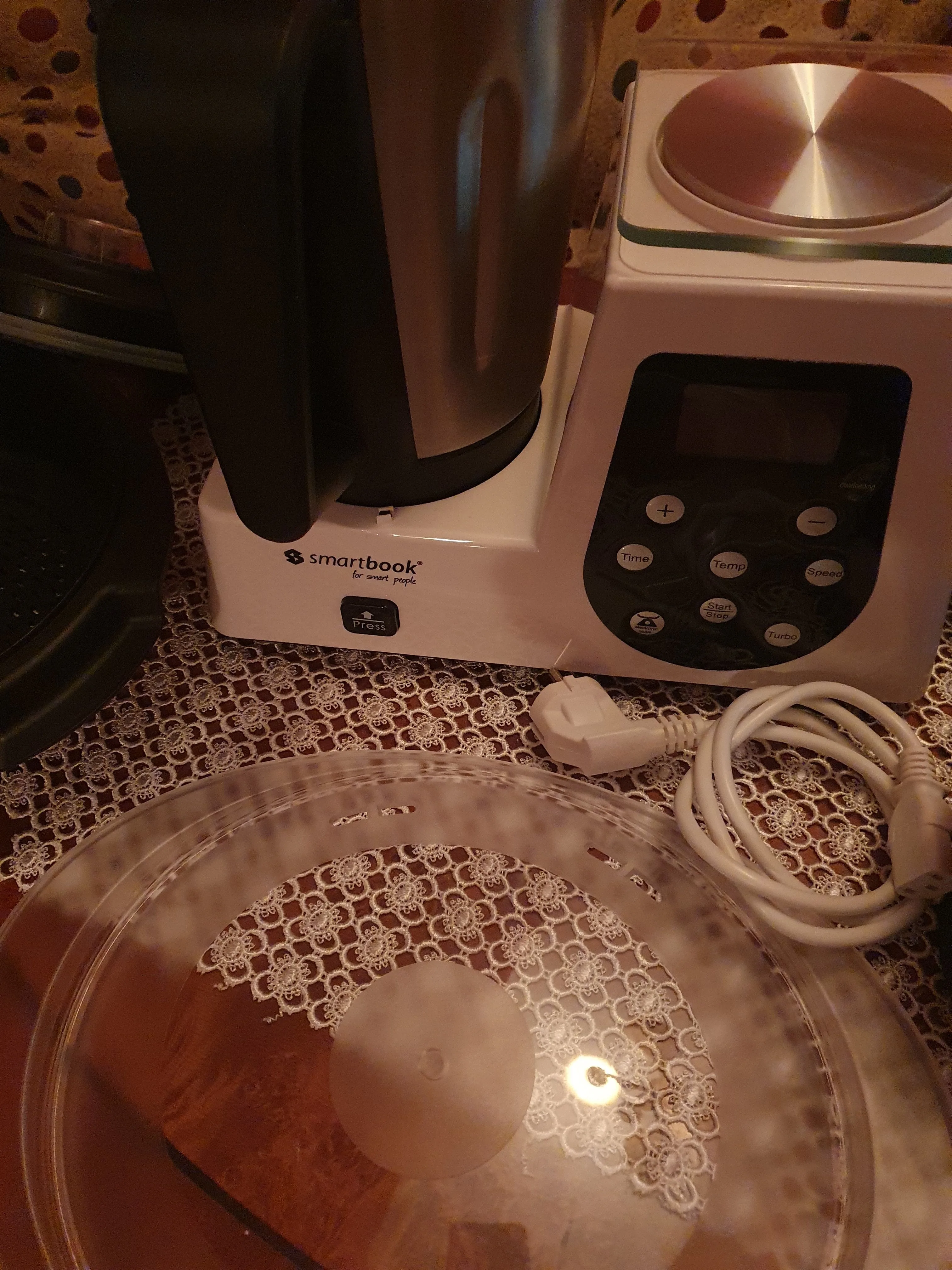 Multicooker i kompletuar me peshore dhe prerese si i ri. 5