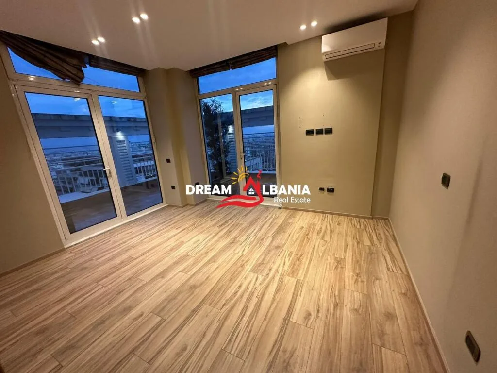 Ambient Zyre për Qira – Bulevardi “Dëshmorët e Kombit”, pranë Presidencës 15