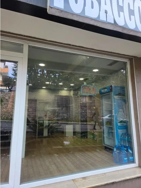 Jepet me qira ambient biznesi – Dyqan në zonën e Freskut 5