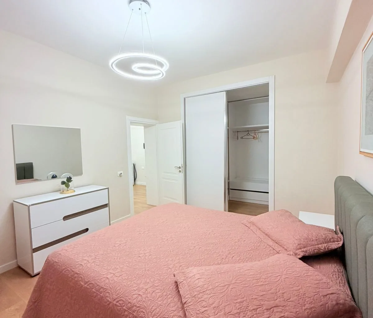 JEPET ME QERA APARTAMENT 2+1 PRANE MUZEUMIT, DURRES 6