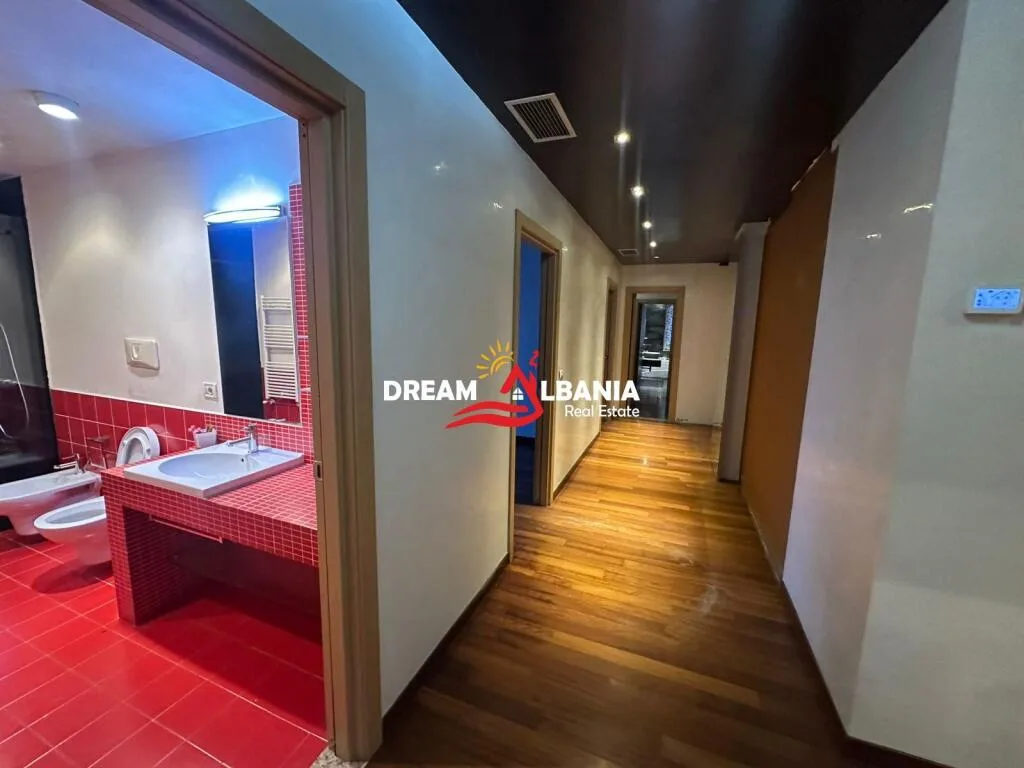 Ambient Zyre për Qira – Bulevardi “Dëshmorët e Kombit”, pranë Presidencës 19