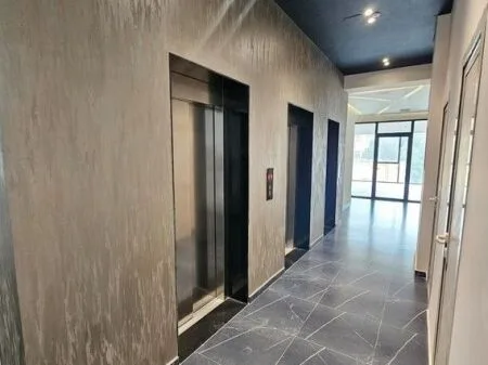 Ambjent Komercial për Qira – Buzë Rruge Kryesore, shumë pranë Qendrës së Tiranës- 250.5 m2