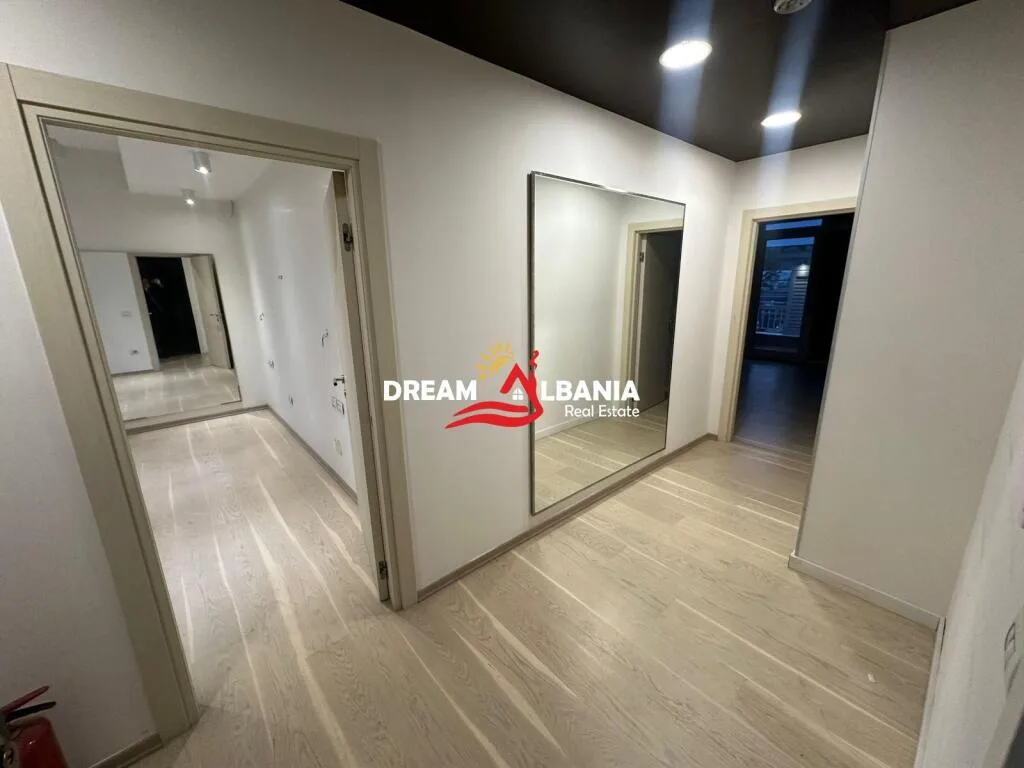 Ambient Zyre për Qira – Bulevardi “Dëshmorët e Kombit”, pranë Presidencës 16