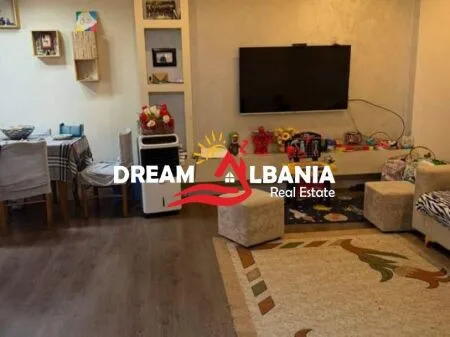 Shitet apartament 2+1 ne Astir prane Vila L 12