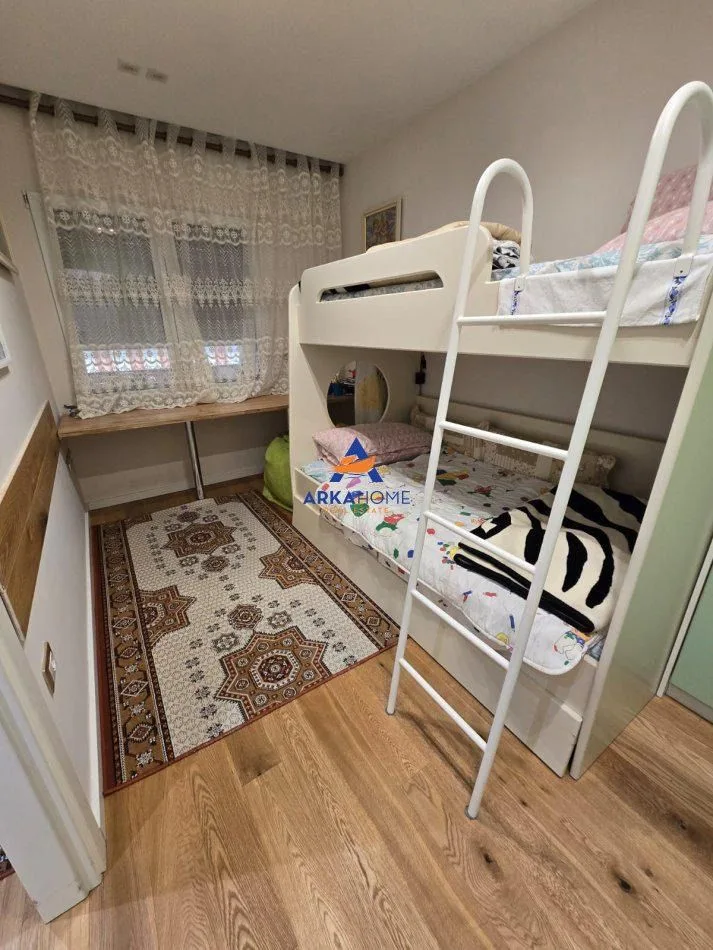 JEPET APARTAMENT ME QERA 3+1+BALLKON "PAZARI I RI" 800 EURO 3