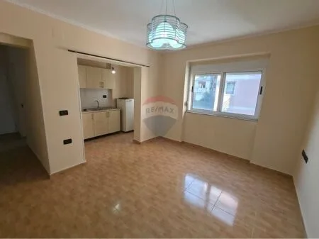 Apartament - Për Shitje - Tregu I Medresesë, Tiranë 12