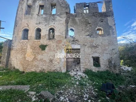 Shitet Tokë Truall Me Ndërtesë në Lagjen Dunavat, Gjirokastër!