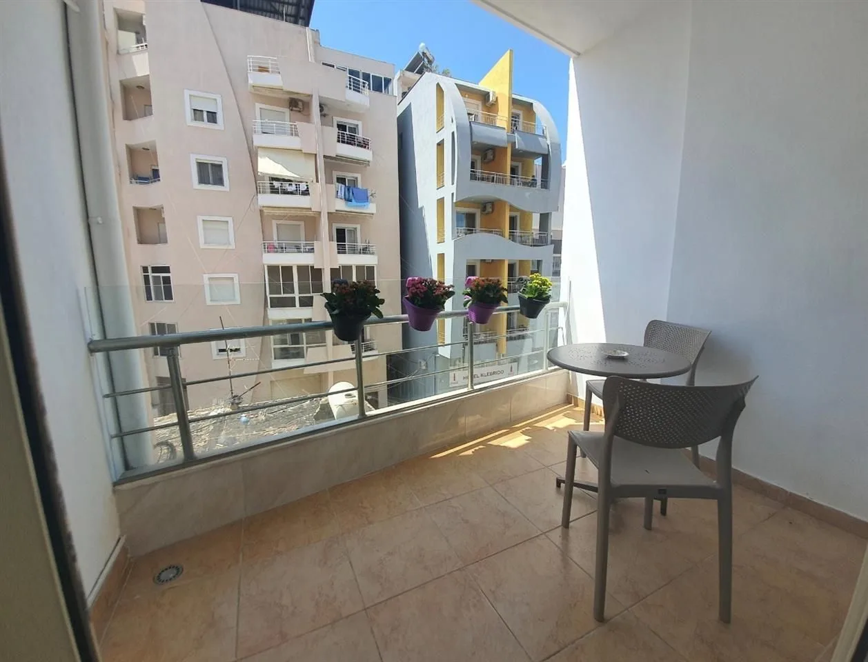 Jepet me QERA ditore Ap.2+1 në Plazhin e Durrësit 10