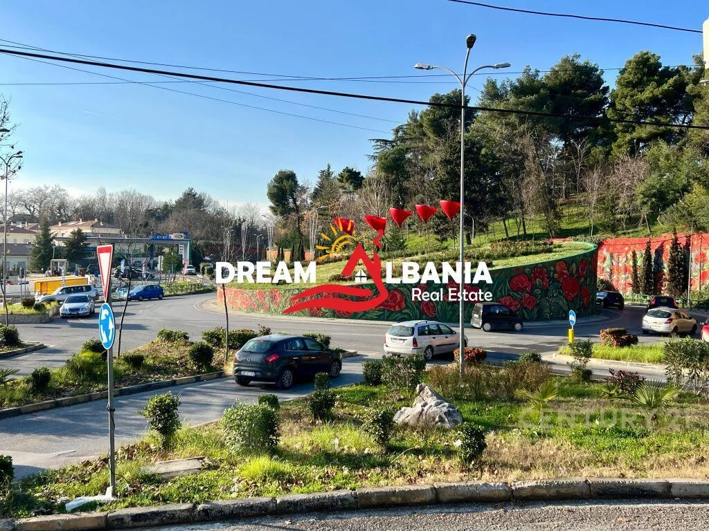 Shitet toke ne zonen e Saukut 2