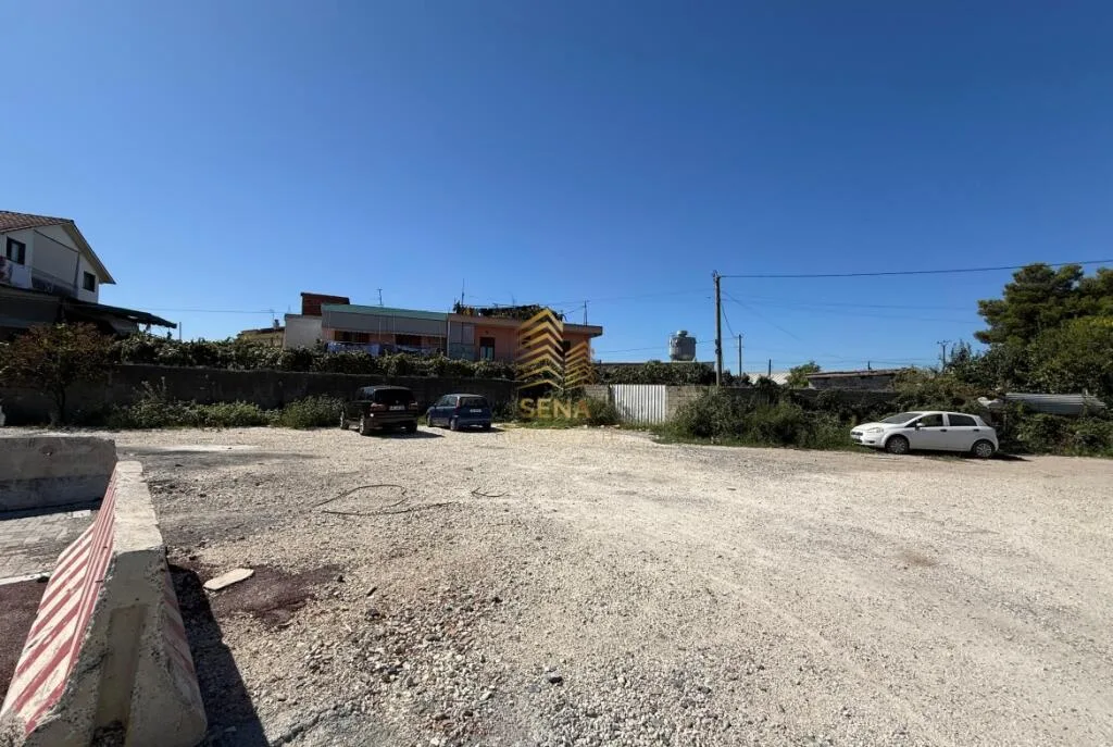 Jepet me qira Toke 450m², Laprake -Unaza e Madhe, 600 Euro 2