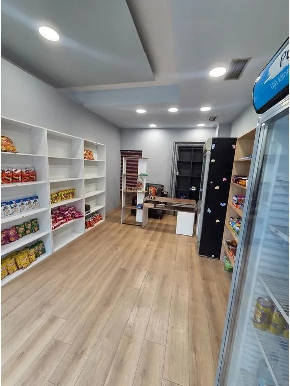 Jepet me qira ambient biznesi – Dyqan në zonën e Freskut 3