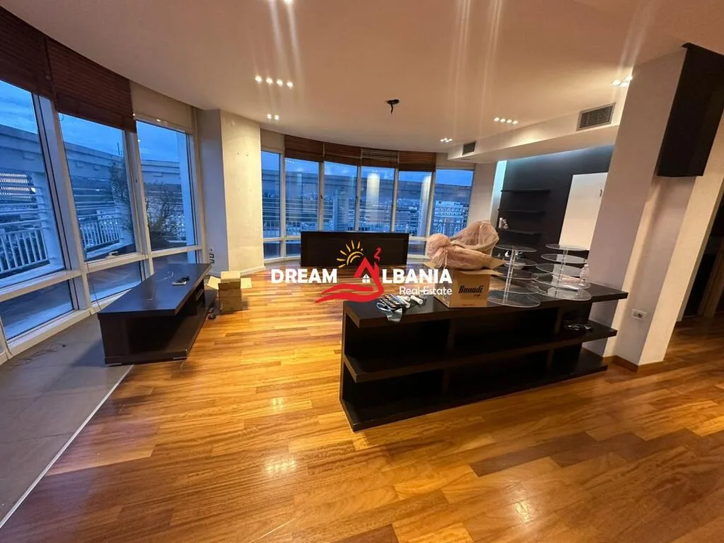 Ambient Zyre për Qira – Bulevardi “Dëshmorët e Kombit”, pranë Presidencës 4