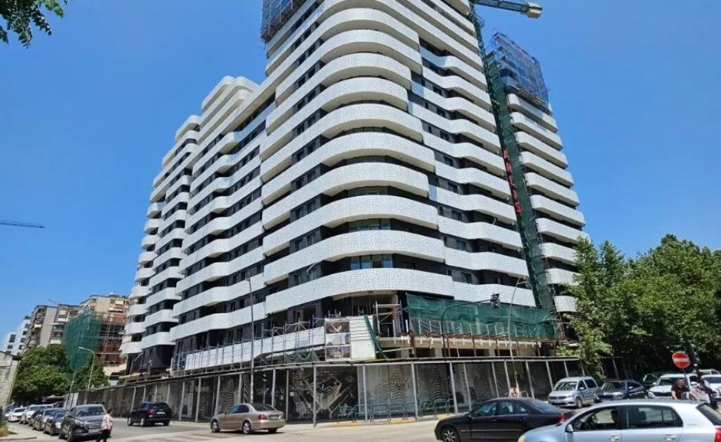 🏡 Shitet Apartament 1+1 – Corner Residence, Rruga e Kavajes 2