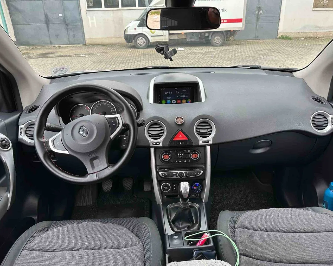 Shes Renault Koleos 2008 Nafte 2.0 manual 4x4 6