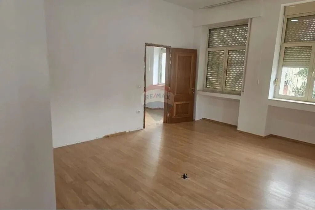 Zyrë Moderne në Bllok, Tiranë për Biznesin Tuaj. 3