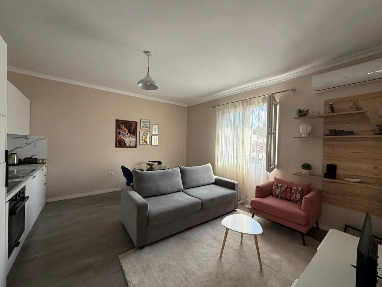 Japim me qira apartament 1+1 te Garda ne zonen e Bllokut 14