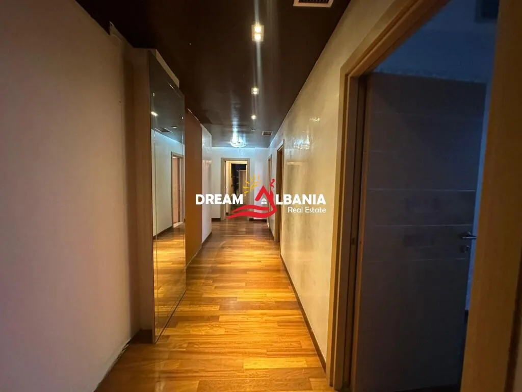 Ambient Zyre për Qira – Bulevardi “Dëshmorët e Kombit”, pranë Presidencës 6