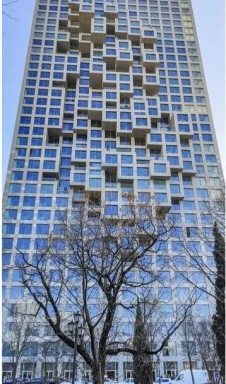 Qera, Ambient Open Space, Downtown One, Tiranë 3