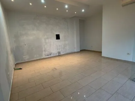 JEPET ME QERA AMBIENT BIZNESI STACIONI I PARE PLAZH, DURRES 6