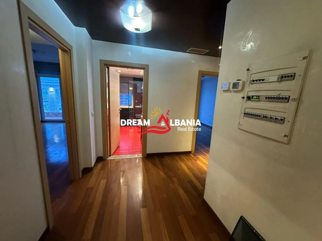 Ambient Zyre për Qira – Bulevardi “Dëshmorët e Kombit”, pranë Presidencës 13