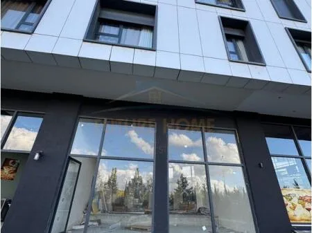 Ofrojme me qira ambjent biznesi tek Liqeni i thate 2