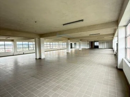 JEPET MAGAZINE 4.400 M2 ME QIRA NE PRUSH 20.000 EURO 4