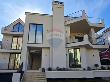 ZYRE ME QERA TE RRUGA E KOSOVAREVE, KOMPLEKSI DINAMO 8