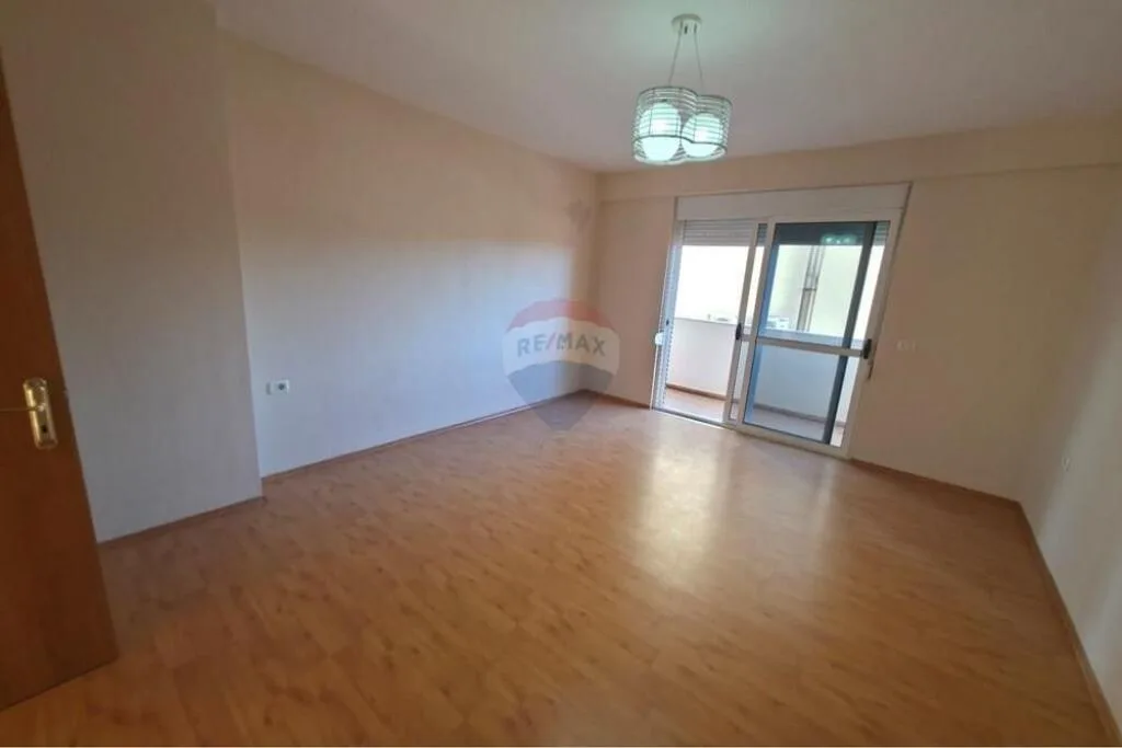 Apartament - Për Shitje - Tregu I Medresesë, Tiranë 7