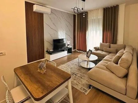 🏡 Shtepi me qera » Rruga 5 Maji, Tirane 12