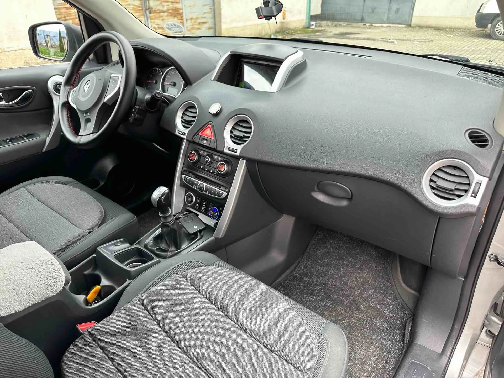 Shes Renault Koleos 2008 Nafte 2.0 manual 4x4 16