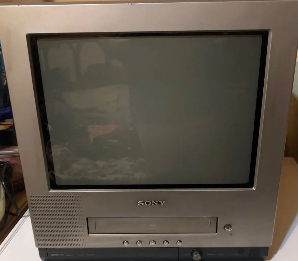 Sony Tv me Video kasete te integruar per nostalgji.