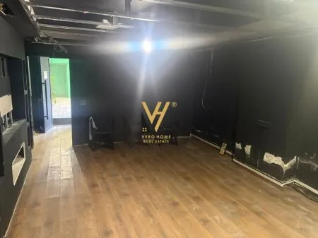 JEPET AMBIENT BIZNESI 70 M2 ME QIRA TE KOMUNA E PARISIT 600 EURO