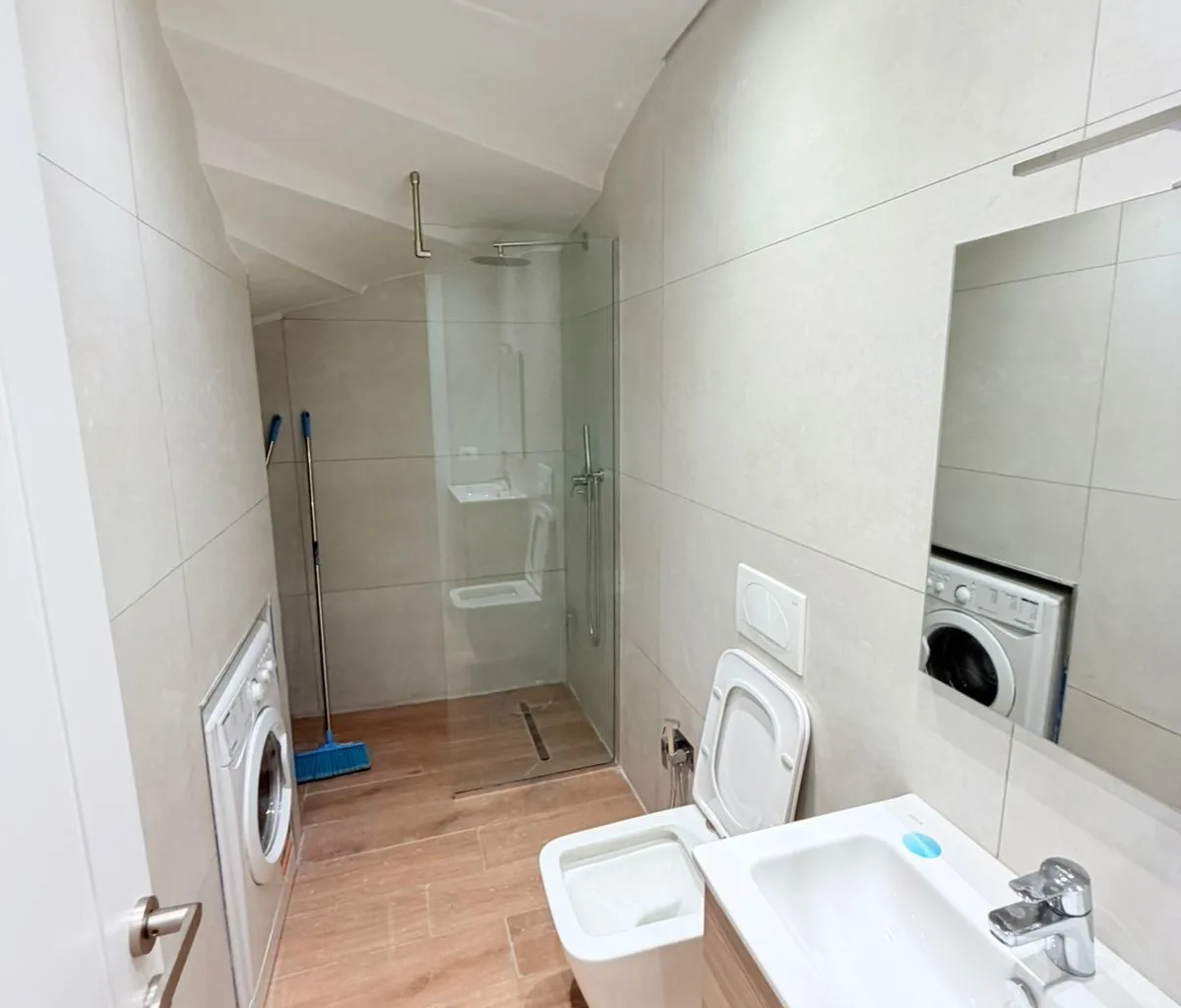 JEPET ME QERA GARSONIERE PRANVERA, DURRES 2