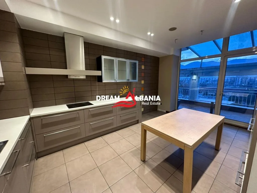 Ambient Zyre për Qira – Bulevardi “Dëshmorët e Kombit”, pranë Presidencës 10