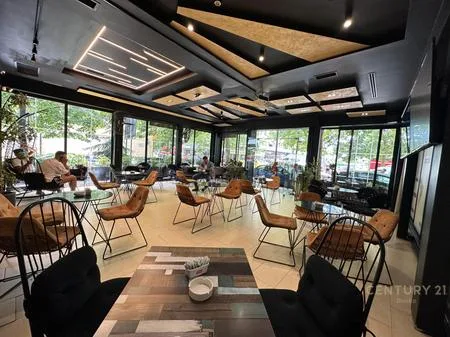 Ambjent Biznesi Ne Shitje » Rruga 5 Maji, Tirane