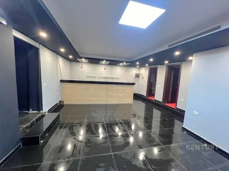 Ambjent biznesi për shitje në Rrugën 5 Maji, Tiranë