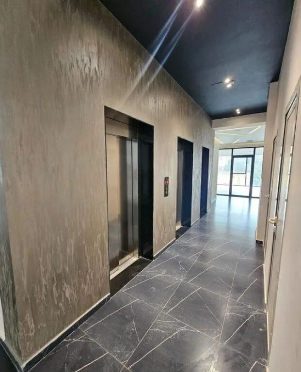 Ambjent Komercial për Qira – Buzë Rruge Kryesore, shumë pranë Qendrës së Tiranës- 250.5 m2 2