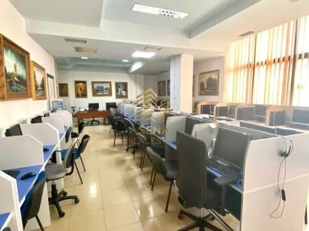 Shitet Ambient Biznesi Njesi 217m² • 3000 Euro/m², Rruga e Elbasanit, 651,000 Euro
