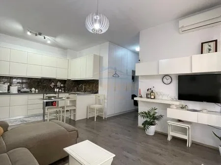 Shitet, Apartament 1+1, Terminali i Autobuzave, Kthesa e Kamzës, Tiranë.