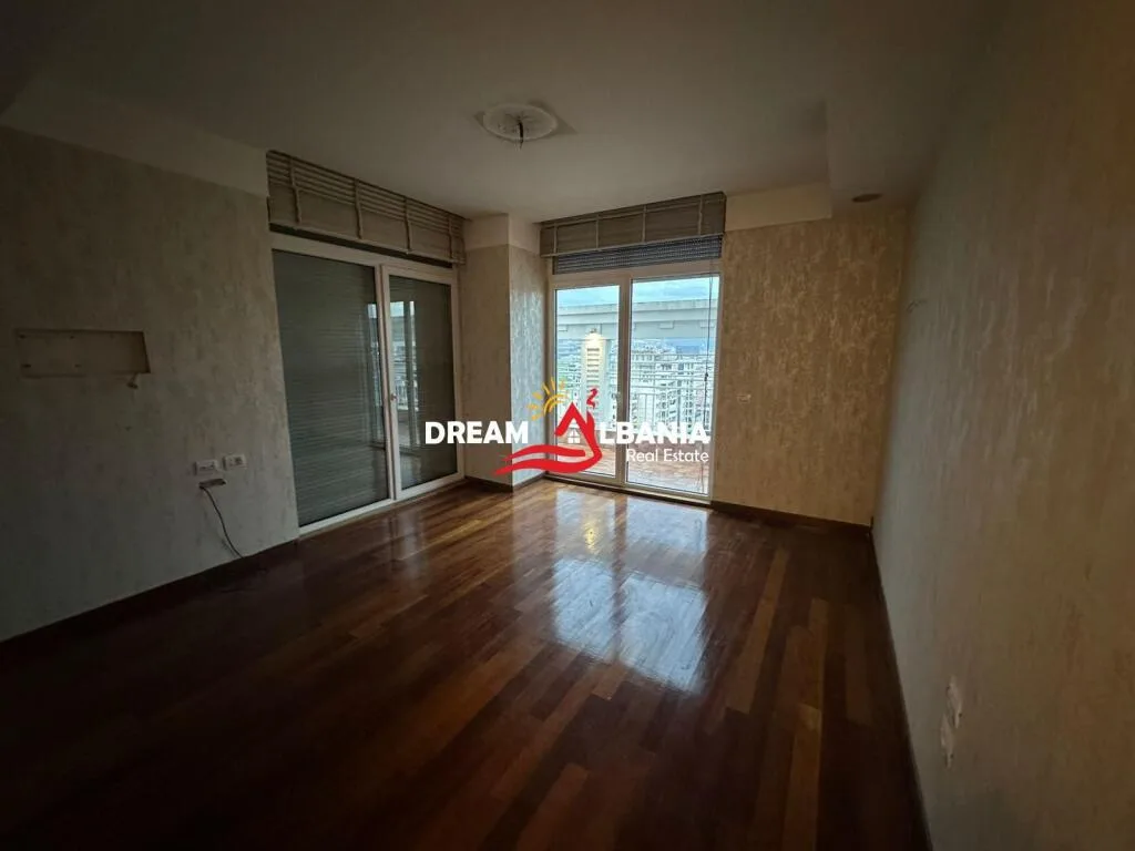 Ambient Zyre për Qira – Bulevardi “Dëshmorët e Kombit”, pranë Presidencës 12