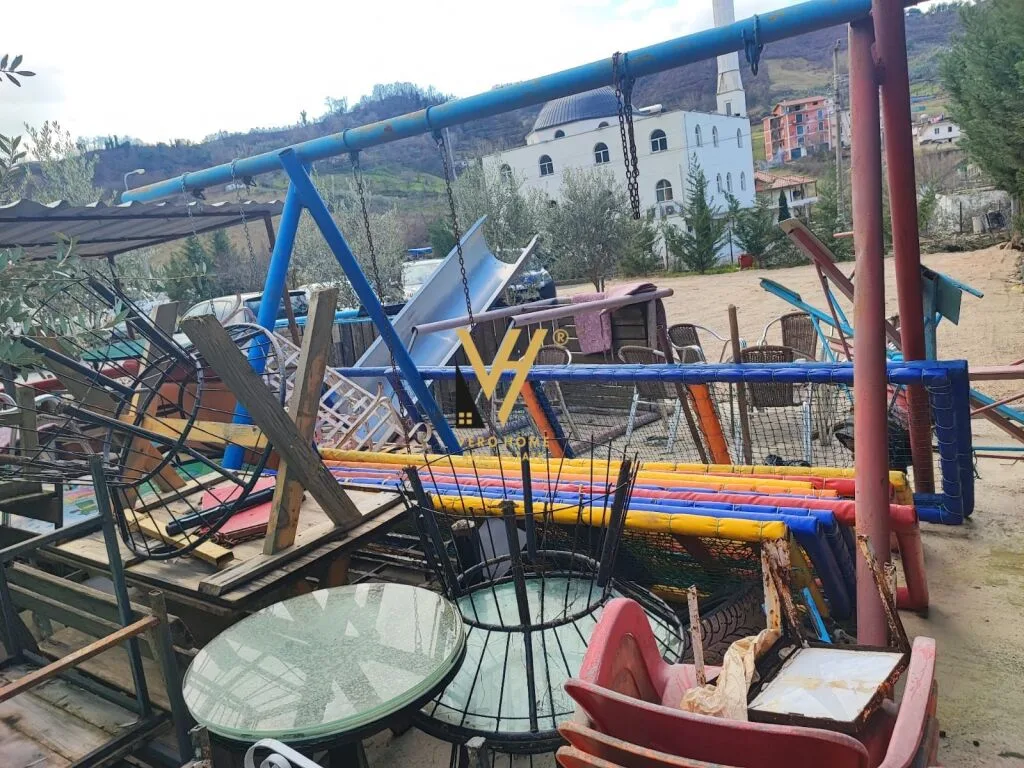 JEPET HAPESIRE BIZNESI 250 M2 ME QIRA NE KOMBINAT 60.000 LEKE 4